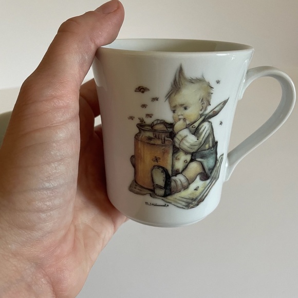 M.J. Hummel Mugs Hansel and Gretel + Honey Lovers - Picture 5 of 14